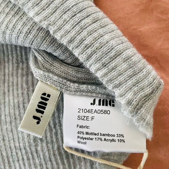 NWT J.Ing Soft Grey Long Sleeve Ribbed Scoop Neck Top, Bamboo Blend Fabric - Picture 4 of 6